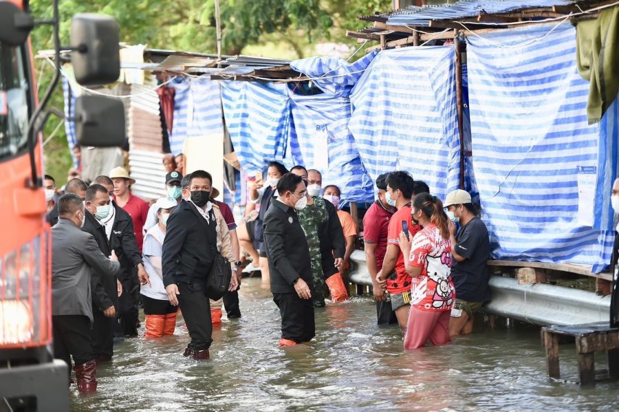 นายกรัฐมนตรีและคณะ เดินทางไปตรวจติดตามแก้ไขปัญหาสถานการณ์อุทกภัย ณ จังหวัดขอนแก่นและจังหวัดอุบลราชธานี