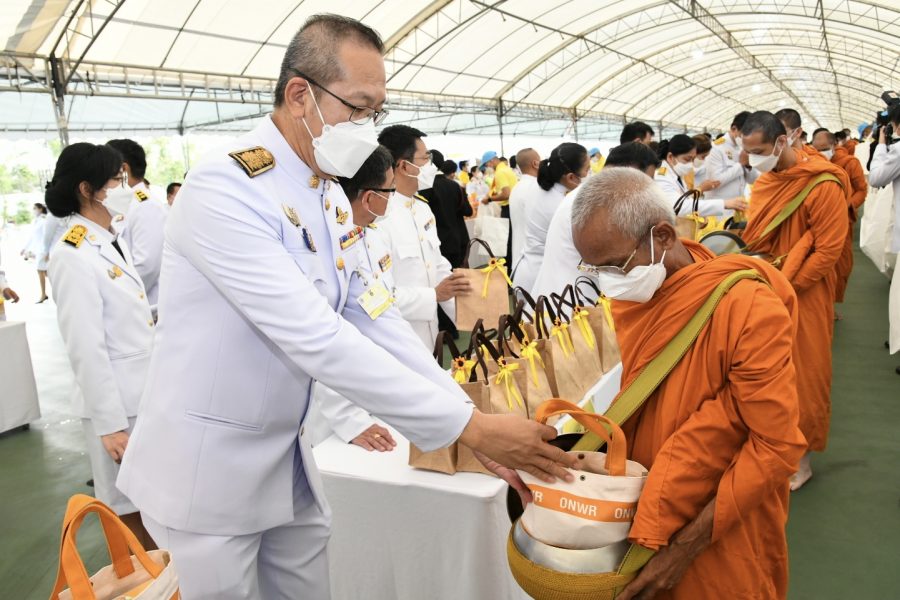 สทนช. เข้าร่วมพิธีเจริญพระพุทธมนต์และตักบาตร วันคล้ายวันพระบรมราชสมภพ พระบาทสมเด็จพระบรมชนกาธิเบศร มหาภูมิพลอดุลยเดชมหาราช บรมนาถบพิตร (ในหลวงรัชกาลที่9) วันชาติ และวันพ่อแห่งชาติ 5 ธันวาคม 2565